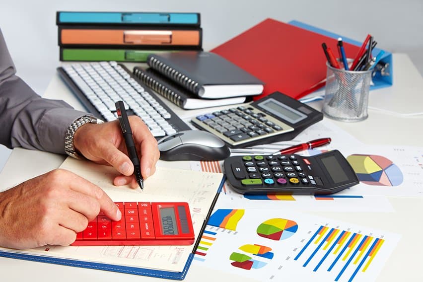 Difference Between Bookkeeper and Accountant image