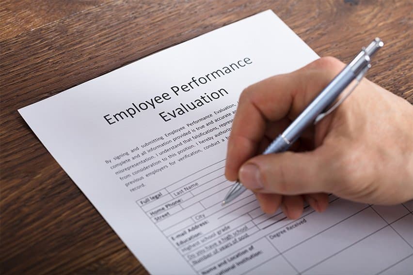 How to Evaluate an Employee: A Performance Review Checklist image