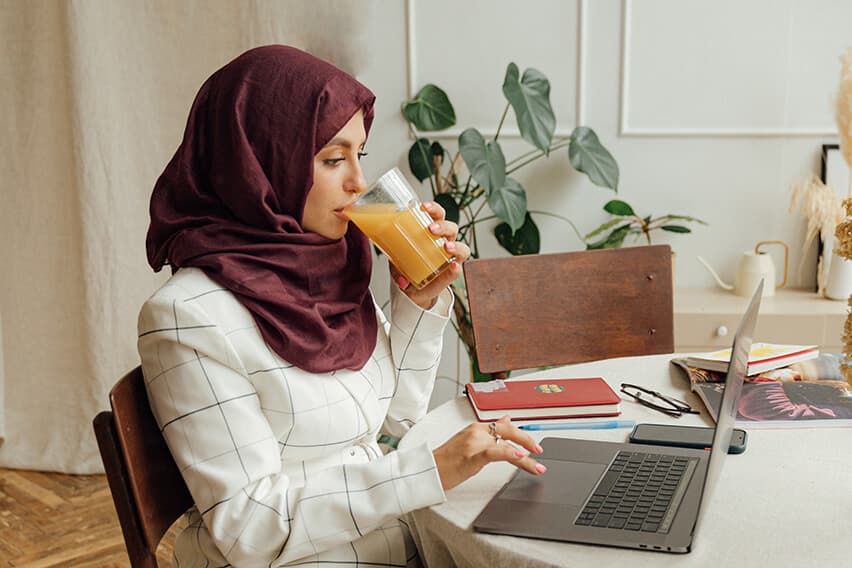 Canada Tax: Your Guide to the T2125 Form image