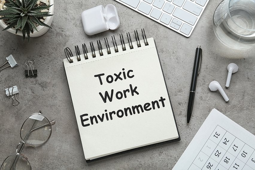 5 Signs of a Toxic Work Environment & How to Handle It