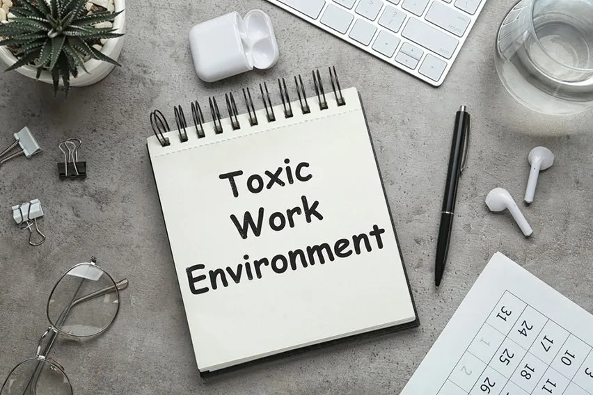 5 Signs of a Toxic Work Environment & How to Handle It