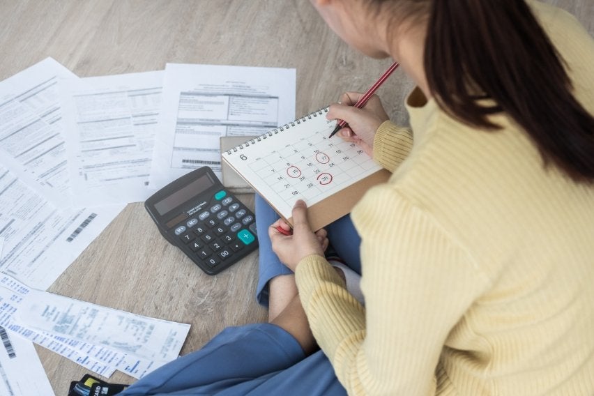 How to Pay Bills on Time: 7 Tips to Keep in Mind